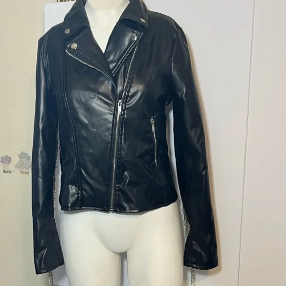 Sleek Black Leather Moto Jacket - Picture 13 of 16